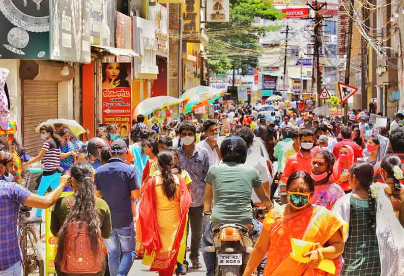 கடைகளில் பொதுமக்கள் குவிந்தனர்