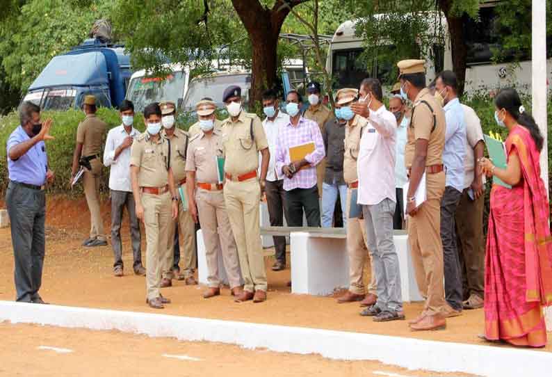 பாளையங்கோட்டை ஆயுதப்படை மைதானத்தில் போலீஸ்  டி.ஐ.ஜி., சூப்பிரண்டு ஆய்வு