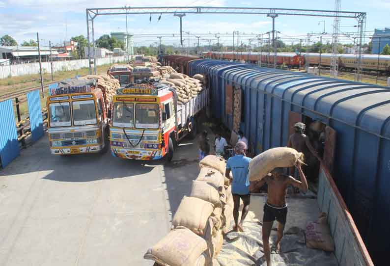 தெலுங்கானாவில் இருந்து நெல்லைக்கு ரெயிலில் 2,600 டன் ரேஷன் அரிசி வருகை