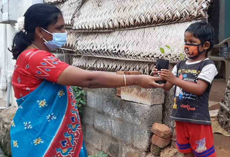 அப்துல்கலாம் நினைவு நாளையொட்டி மாணவ மாணவிகளுக்கு மூலிகை செடிகள்