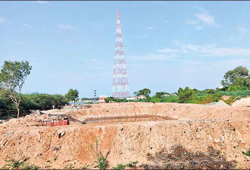 பழவேற்காட்டில் இறால் பண்ணை அமைக்கும் பணிக்காக கோட்டை அகழியை சேதப்படுத்தியவர்கள் மீது நடவடிக்கை எடுக்க கோரிக்கை