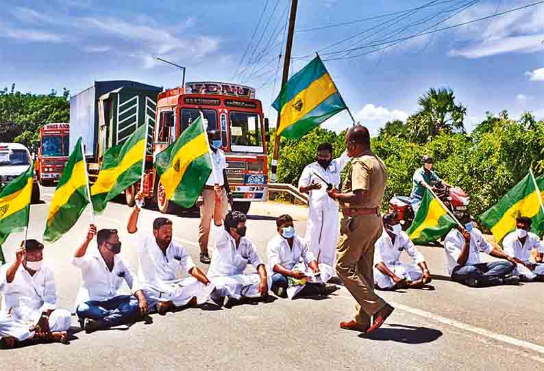 திருவாரூரில் பெட்ரோல்- டீசல் விலை உயர்வை கண்டித்து மறியல் - முக்குலத்து புலிகள் கட்சியினர் 12 பேர் கைது