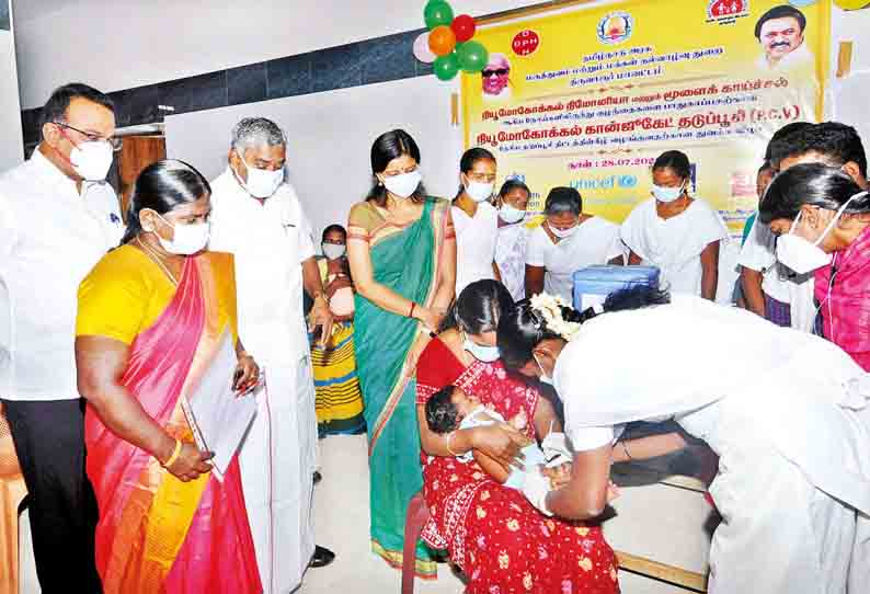 தடுப்பூசிகள் மூலம் குழந்தைகளுக்கு ஏற்படும் நிமோனியா காய்ச்சலை தடுக்கலாம் - கலெக்டர் காயத்ரிகிருஷ்ணன் தகவல்