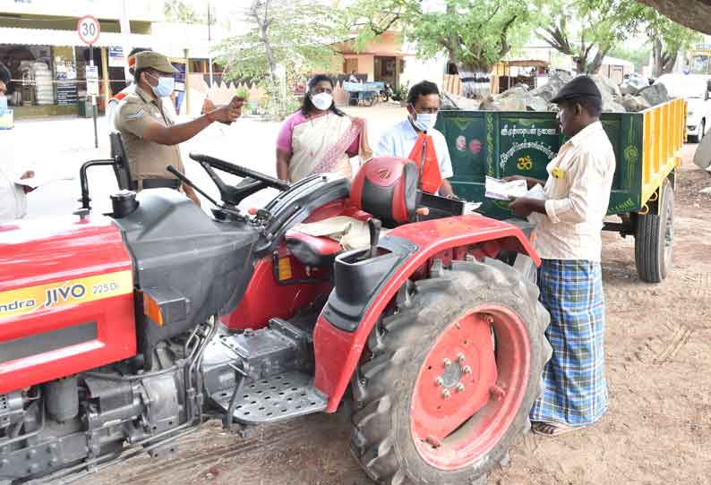 பொத்தனூர் பேரூராட்சியில் அனுமதியின்றி கருங்கல் ஏற்றி சென்ற டிராக்டர் பறிமுதல்-கலெக்டர் ஸ்ரேயாசிங் அதிரடி