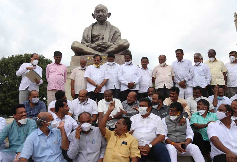 மேகதாது திட்டத்திற்கு விரைவாக அனுமதி வழங்க கோரி கவர்னரிடம் குமாரசாமி கடிதம்