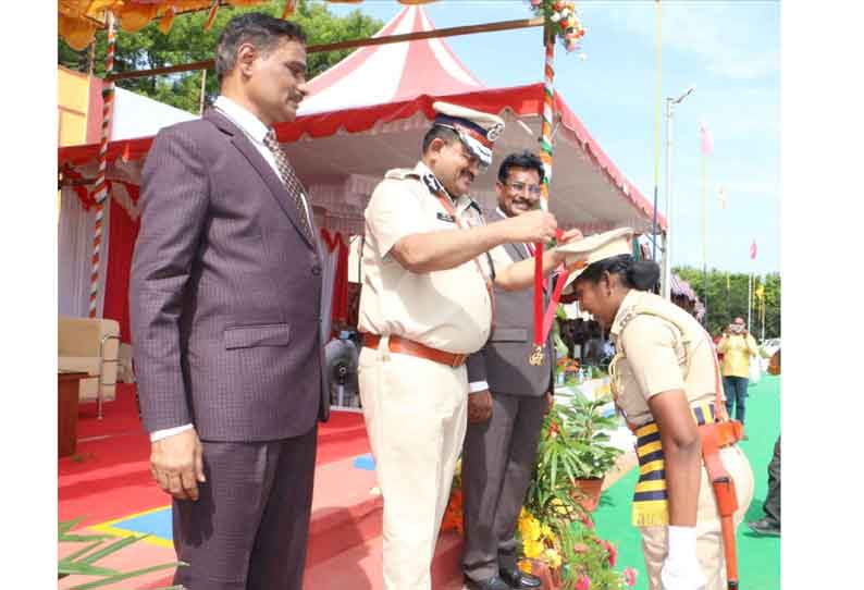 கைதிகளை, சிறை அலுவலர்கள் நல்வழிப்படுத்த வேண்டும்- டெல்லி சிறைத்துறை டி.ஜி.பி. சந்தீப்கோயல் பேச்சு.