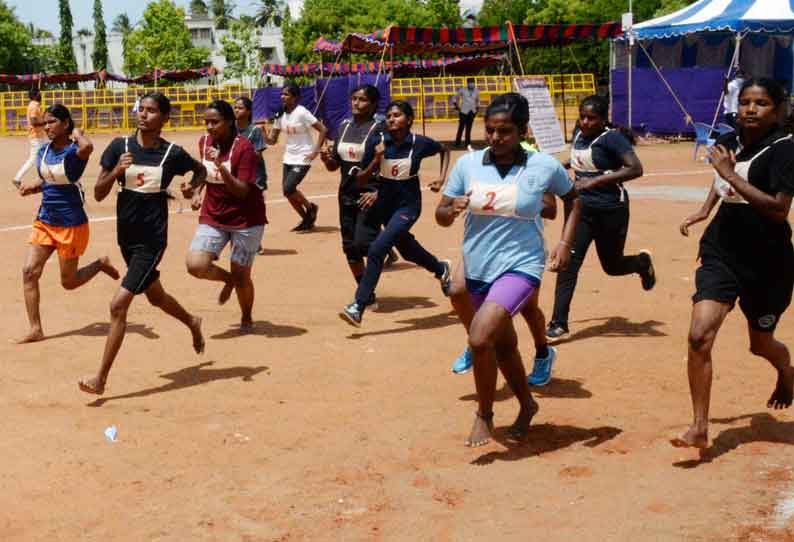 போலீஸ் பணிக்கான உடற்தகுதி தேர்வில் 310 பெண்கள் பங்கேற்பு