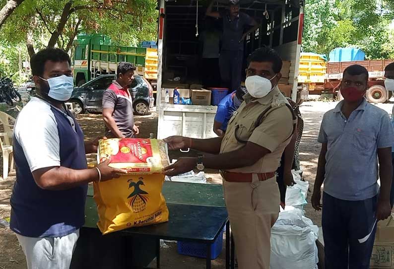 காவலர் பல்பொருள் அங்காடி சார்பில் போலீசாருக்கு வாகனம் மூலம் மளிகை பொருட்கள் விற்பனை; பரமத்திவேலூரில், துணை போலீஸ் சூப்பிரண்டு தொடங்கி வைத்தார்