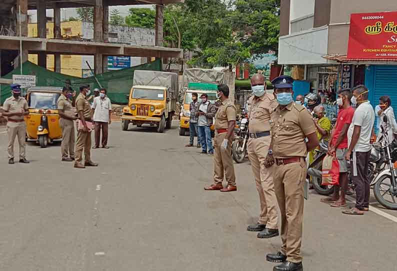 சாலையில் சுற்றியவர்களை உறுதிமொழி எடுக்க வைத்த போலீசார்