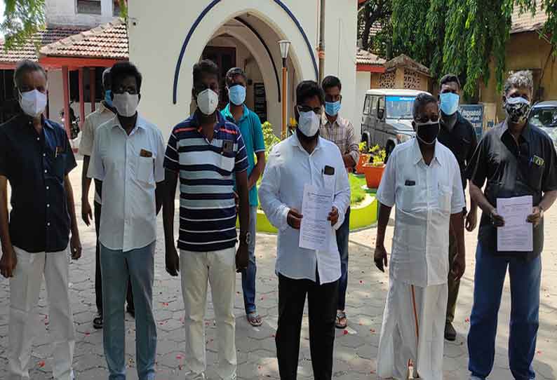 கூடுதலாக மையங்கள் அமைத்து பிளஸ் 2 பொதுத்தேர்வை நடத்த வேண்டும் மாணவர்களின் கல்வி உரிமைக்கான கூட்டமைப்பினர் மனு