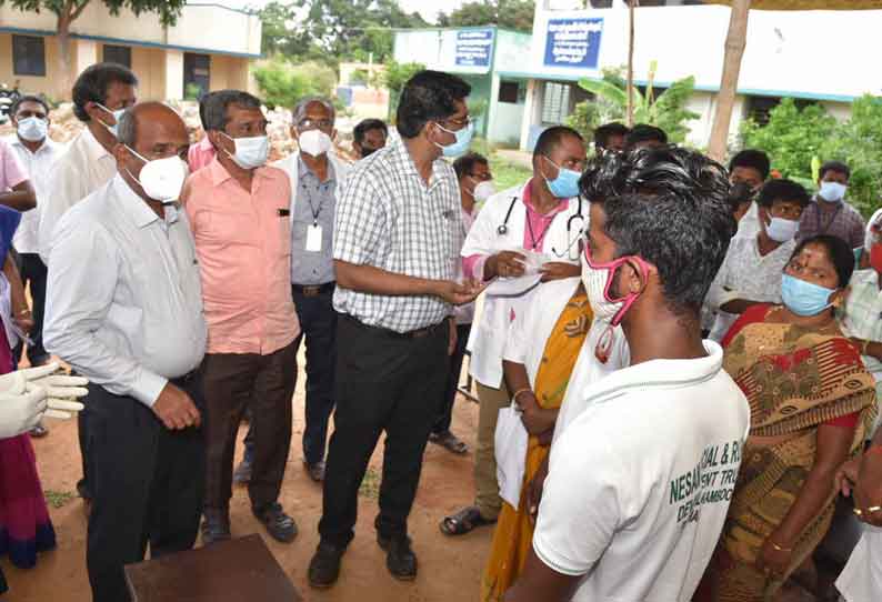 இன்னும் போதிய விழிப்புணர்வு இல்லை: கொரோனா தடுப்பூசி குழுவை கண்டு ஓட்டம் பிடித்த மலைவாழ் மக்கள்; வீடு, வீடாக சென்று ஊசி போட கலெக்டர் அறிவுரை