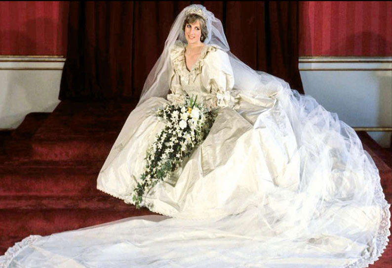 Diana’s wedding dress goes on display at Kensington Palace ...