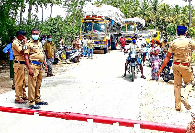 மடத்துக்குளம் மாவட்ட எல்லையில் தீவிர வாகன சோதனை