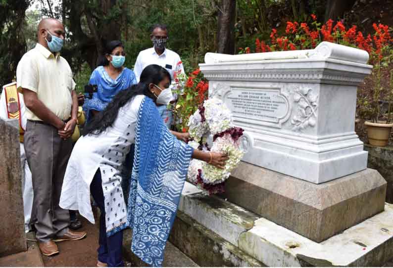 மெக்ஐவர் கல்லறையில் கலெக்டர் மலர் வளையம் வைத்து அஞ்சலி