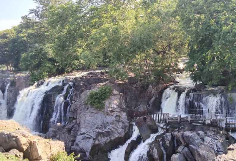 காவிரி நீர்ப்பிடிப்பு பகுதிகளில் மழை: ஒகேனக்கல்லுக்கு நீர்வரத்து வினாடிக்கு 2 ஆயிரம் கனஅடியாக அதிகரிப்பு