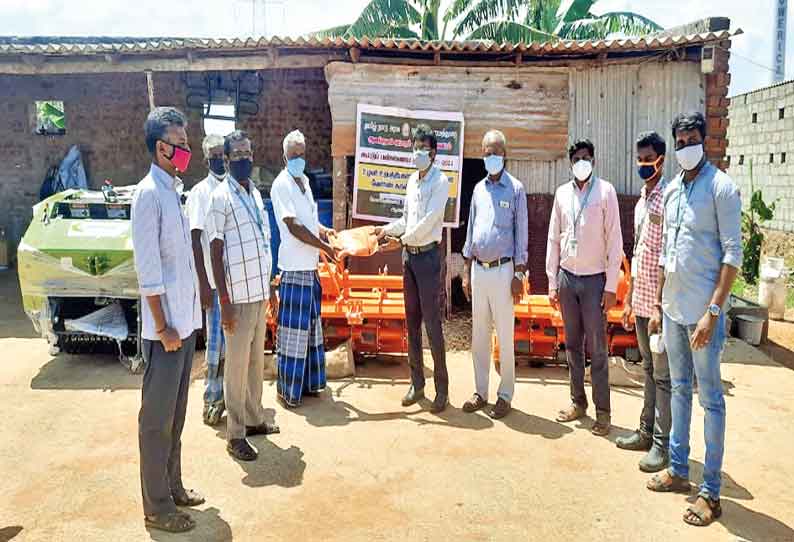 ஆலங்குளம் அருகே உழவர் உற்பத்தியாளர் குழுக்களுக்கு ரூ.5 லட்சம் மானியத்தில் வேளாண் எந்திரங்கள்