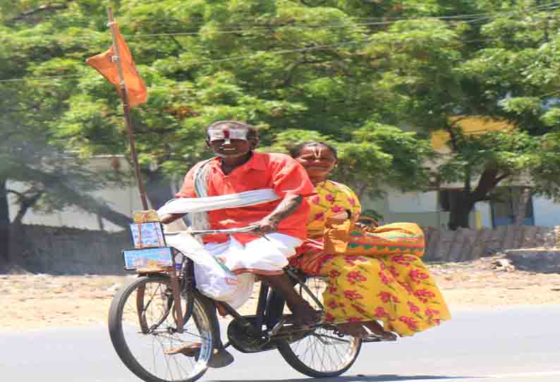 கோவில்களுக்கு சைக்கிளில் விவசாயி பயணம்