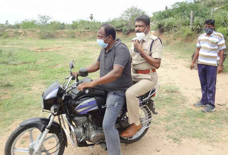 சாராய ஒழிப்பு பணியில் நேரடியாக களம் இறங்கிய போலீஸ் சூப்பிரண்டு. மோட்டார்சைக்கிளில் சென்று அதிரடி வேட்டை