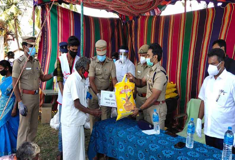 பெரியநாயக்கன்பாளையம் அருகே ஆதிவாசி மக்களுக்கு நிவாரண பொருட்கள்