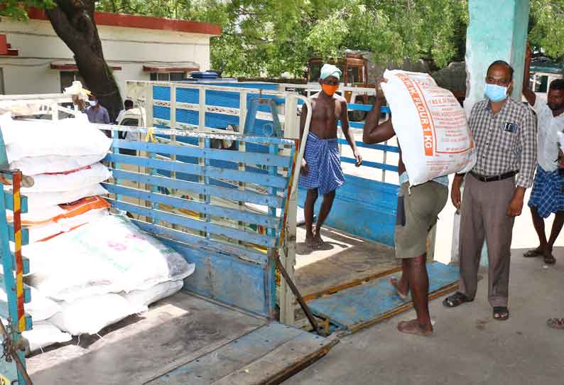 14 வகை மளிகை பொருட்கள் தொகுப்பை  ரேஷன் கடைகளுக்கு அனுப்பும் பணி மும்முரம்