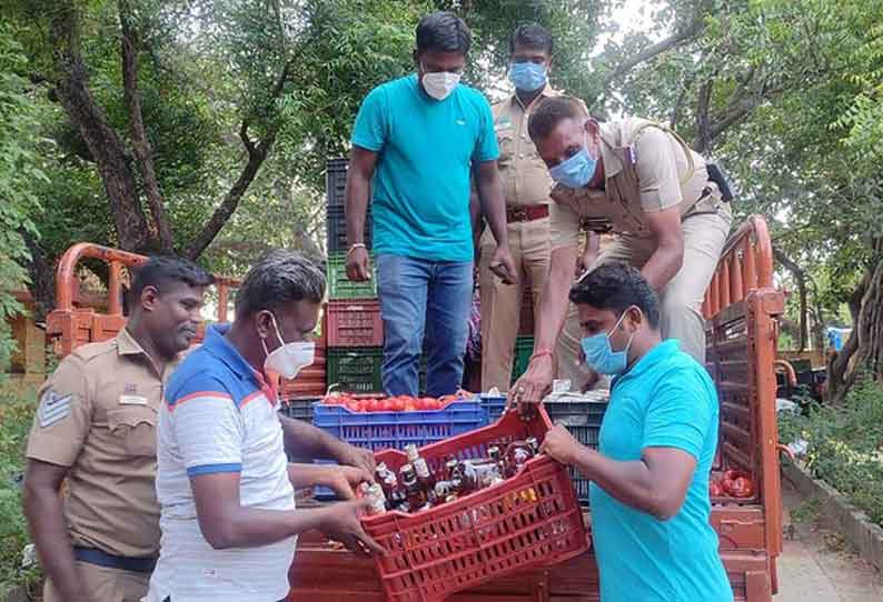 பெங்களூரில் இருந்து புளியங்குடிக்கு காய்கறி வாகனத்தில் கடத்திய மதுபாட்டில்கள் பறிமுதல்; 4 பேர் கைது