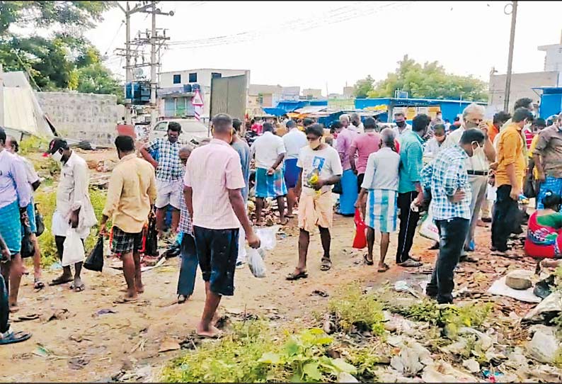 காஞ்சீபுரம் பகுதியில் மீன், இறைச்சி வாங்க குவிந்த பொதுமக்களால் கொரோனா பரவும் அபாயம்