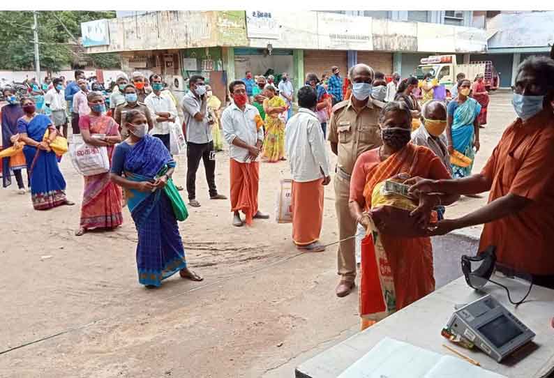 உடுமலையில் உள்ள ரேஷன்கடைகளில் நிவாரணத்தொகை14 வகை மளிகை பொருட்கள் வழங்குதல் தொடங்கியது