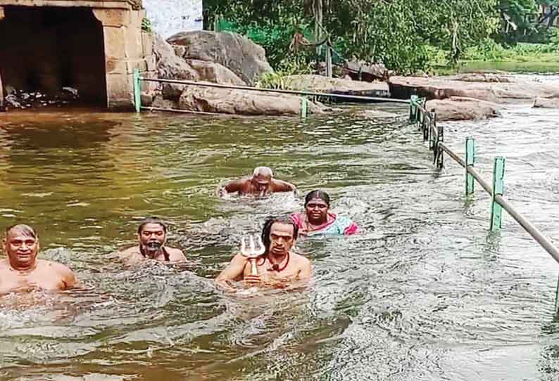 பாபநாசம் கோவிலில் தீர்த்தவாரி