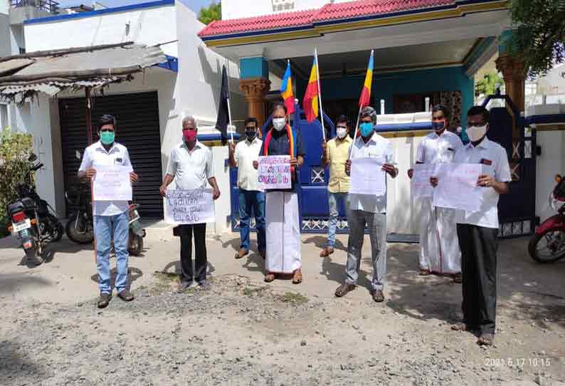 பல்வேறு இடங்களில் மதுக்கடைகளை மூடக்கோரி பா.ம.க.வினர் ஆர்ப்பாட்டம்