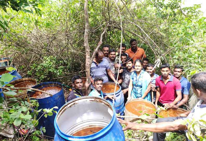 தலைவாசல் அருகே 4,500 லிட்டர் சாராய ஊறல் அழிப்பு