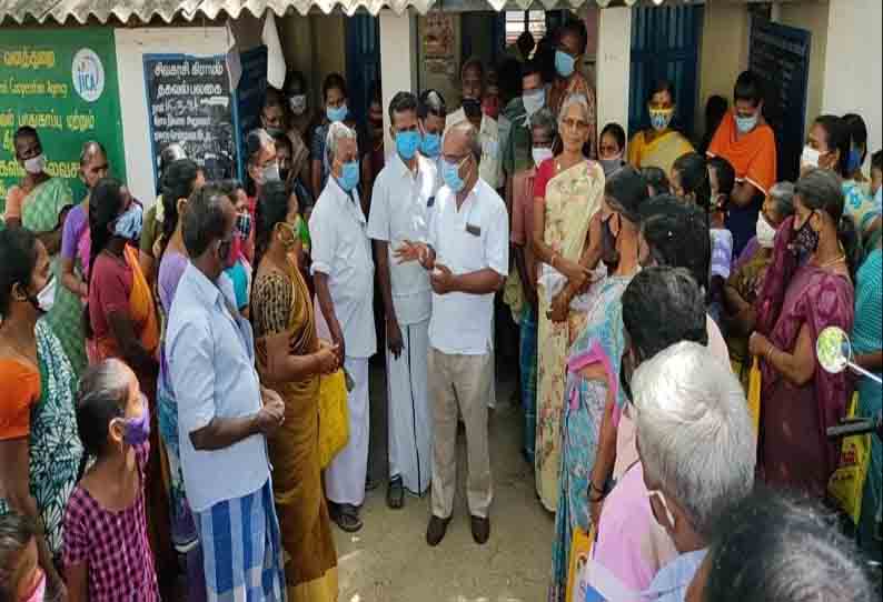 கிராம நிர்வாக அலுவலகத்தை முற்றுகையிட்ட பொதுமக்கள்