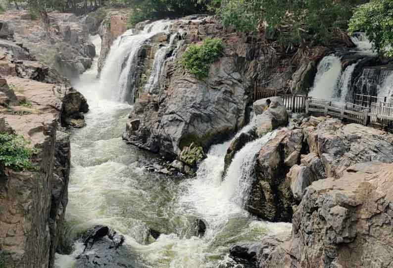 கர்நாடக காவிரி நீர்ப்பிடிப்பு பகுதிகளில் மழை: ஒகேனக்கல்லுக்கு நீர்வரத்து வினாடிக்கு 2 ஆயிரம் கனஅடியாக அதிகரிப்பு