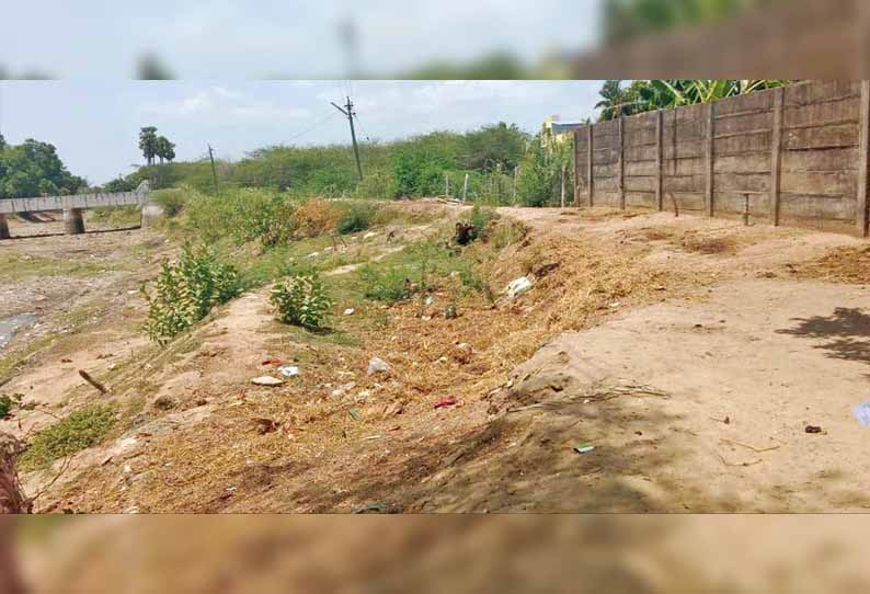 சேதம் அடைந்த முடிகொண்டான் ஆற்றின் கரையில் தடுப்புச்சுவர் அமைக்கப்படுமா? பொதுமக்கள் எதிர்பார்ப்பு