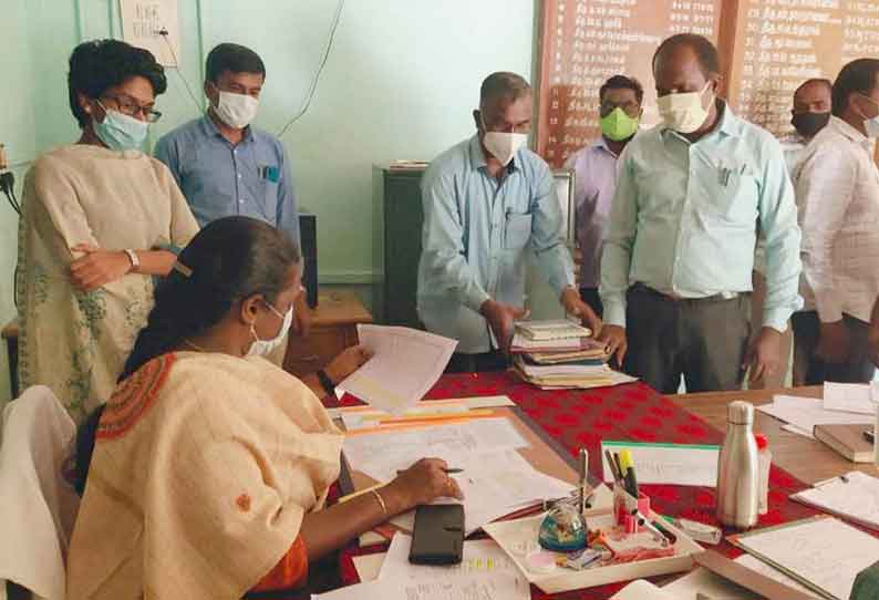 இணையவழியில் பெறப்பட்ட மனுக்கள் மீது உடனடி நடவடிக்கை எடுக்க வேண்டும்