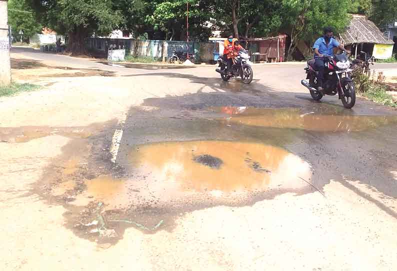 நச்சலூர் அருகே குடிநீர் குழாயில் உடைப்பு