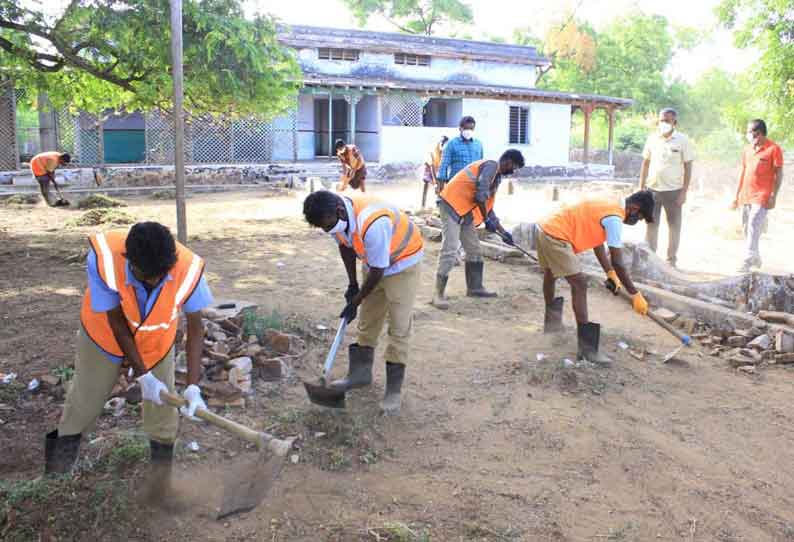 பாளையங்கோட்டை  மேடை போலீஸ் நிலையம் சீரமைக்கும் பணி தொடங்கியது