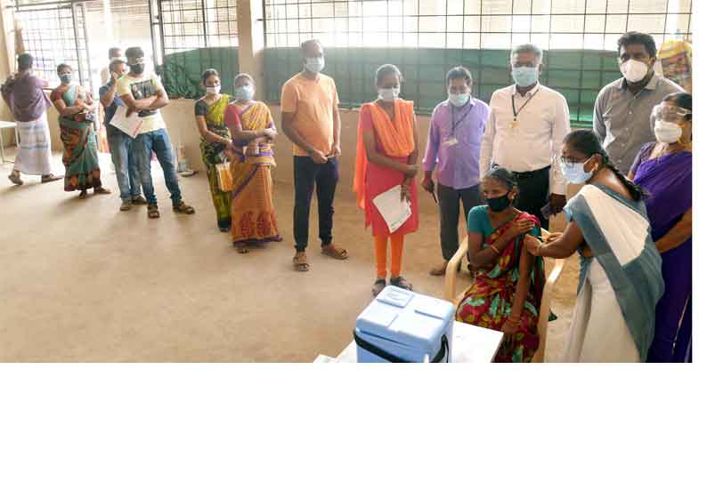 திண்டுக்கல் மாவட்டம் முழுவதும் 3 லட்சத்து 18 ஆயிரம் பேருக்கு கொரோனா தடுப்பூசி