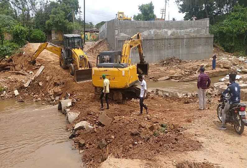 தென்காசியில் மழையால் சேதமடைந்த இணைப்பு பாதை சீரமைப்பு