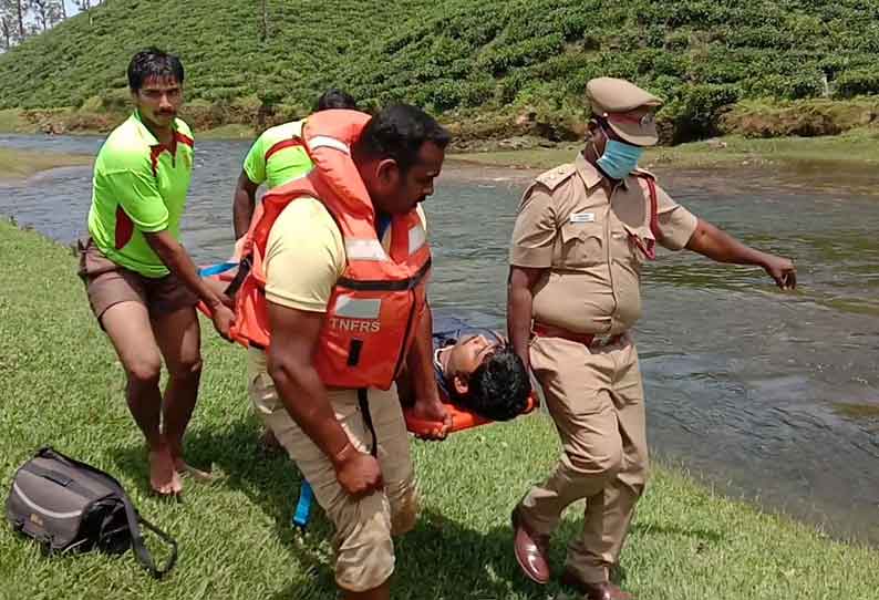 வெள்ளத்தில் சிக்கியவர்களை காப்பாற்றுவது எப்படி வால்பாறையில் தீயணைப்புத்துறையினர் செயல் விளக்கம்