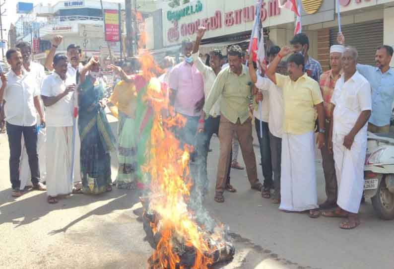 நெல்லையில் நத்தம் விஸ்வநாதன் உருவபொம்மை எரிப்பு