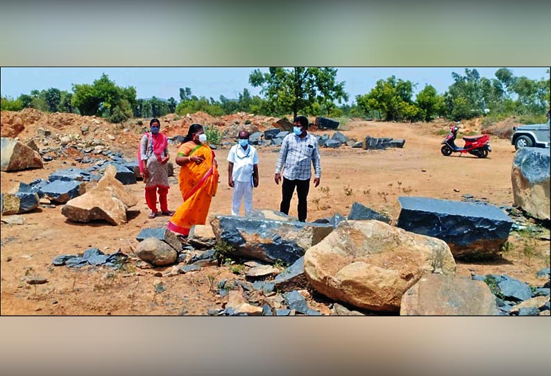 வாலாஜாபாத் அருகே கருங்கற்களை வெட்டி கடத்துவதாக கிராம மக்கள் புகார் ஆர்.டி.ஓ. ஆய்வு