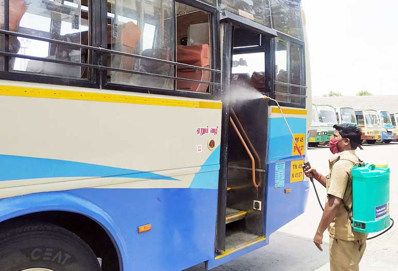 சுத்தம் செய்யப்பட்டு தயார் நிலையில் அரசு பஸ்கள்