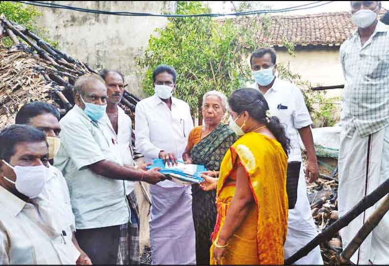 கொள்ளிடம் அருகே தீயில் எரிந்து குடிசை வீடு நாசம்