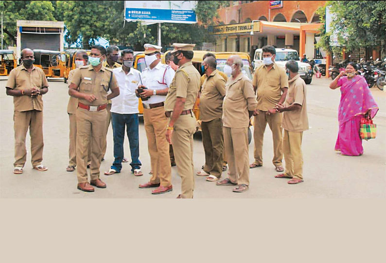 திருவள்ளூர் ரெயில் நிலையத்தில் ஆட்டோ டிரைவர்களுக்கு துணை போலீஸ் சூப்பிரண்டு அறிவுரை