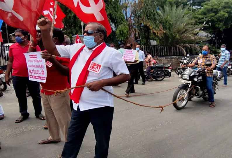 பொள்ளாச்சியில் பெட்ரோல், டீசல் விலை உயர்வை கண்டித்து ஆர்ப்பாட்டம்