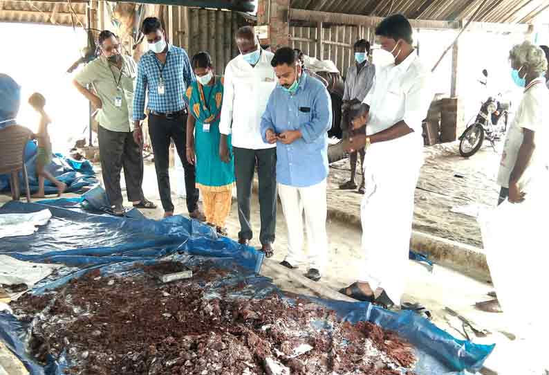 அம்மாபேட்டை பகுதிகளில் உள்ள கரும்பு ஆலைகளில் உணவு பாதுகாப்புத்துறை அதிகாரிகள் திடீர் ஆய்வு- கலப்படம் செய்தால் கடும் நடவடிக்கை என எச்சரிக்கை