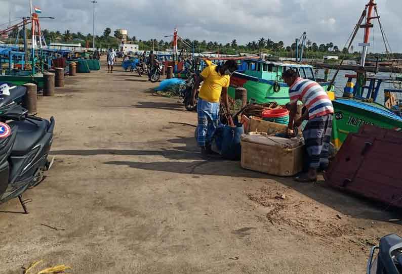 கடலுக்கு மீன்பிடிக்க செல்ல தஞ்சை மாவட்ட மீனவர்கள் ஆயத்தம்