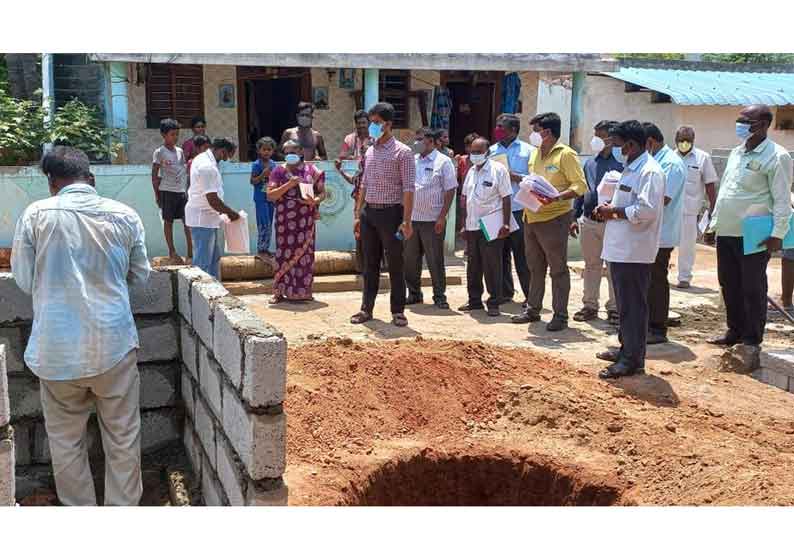 வாழவச்சனூரில் திட்டப்பணியை கூடுதல் கலெக்டர் ஆய்வு