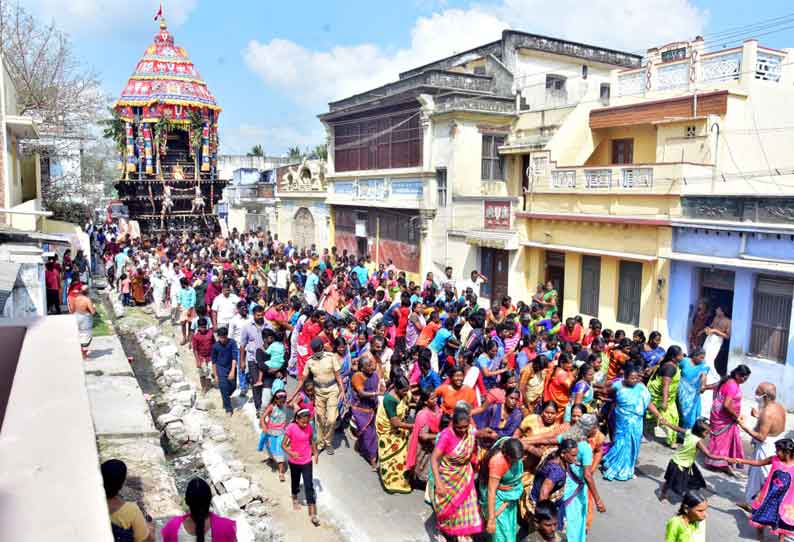 ஆழ்வார்திருநகரி  ஆதிநாதர் ஆழ்வார் கோவிலில் மாசித் திருவிழா தேரோட்டம்