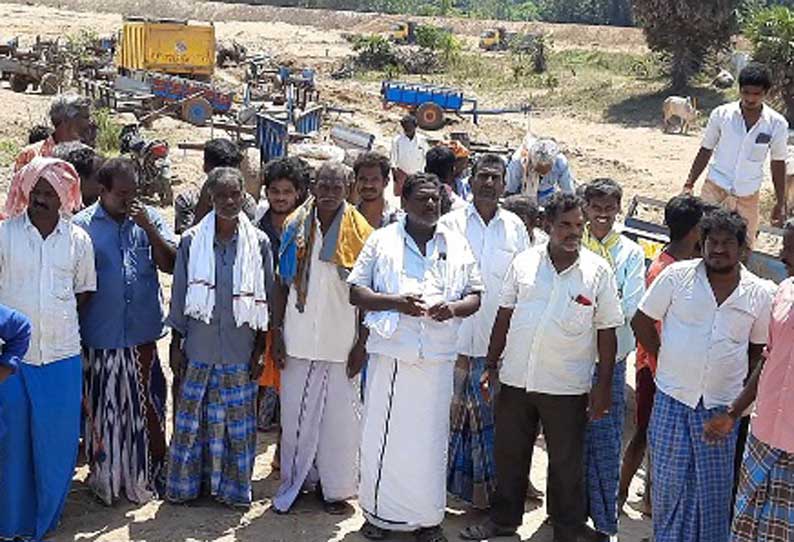 மணல் குவாரியை மாட்டு வண்டி தொழிலாளர்கள் முற்றுகை